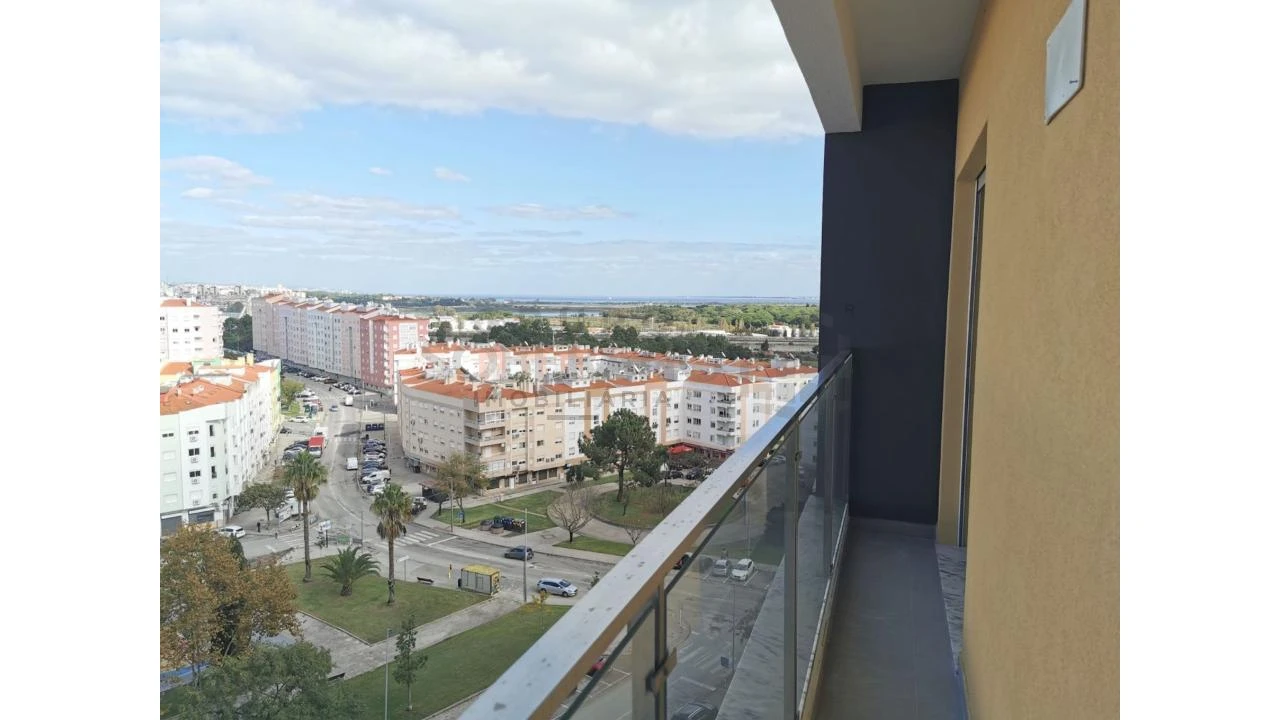 Apartamento T2 para Venda em Corroios Foto 21