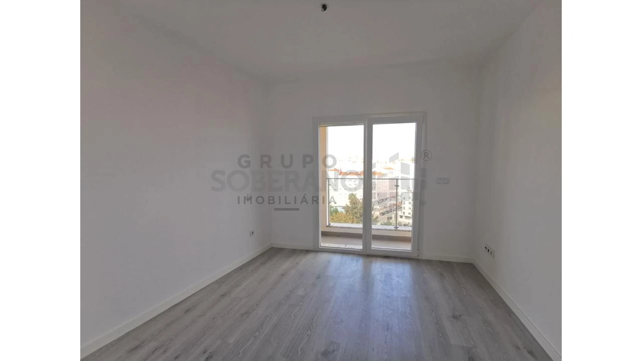 Apartamento T3 para Venda em Corroios Foto 16