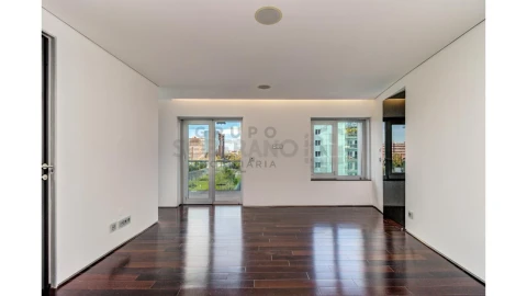 Apartamento T5 para Venda em Avenidas Novas