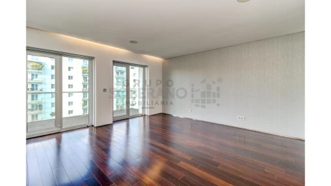 Apartamento T5 para Venda em Avenidas Novas