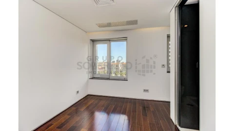 Apartamento T5 para Venda em Avenidas Novas