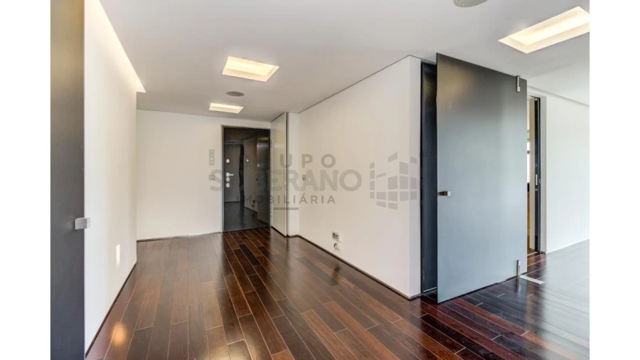 Apartamento T5 para Venda em Avenidas Novas Foto 4