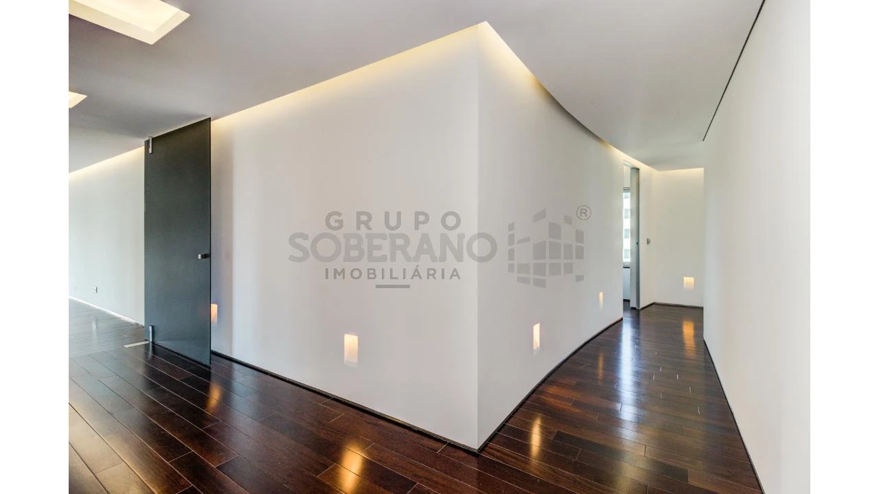 Apartamento T5 para Venda em Avenidas Novas Foto 3