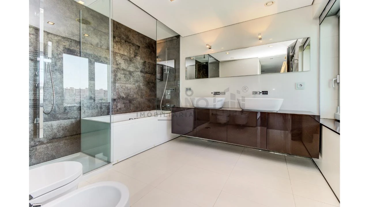 Apartamento T5 para Venda em Avenidas Novas Foto 10