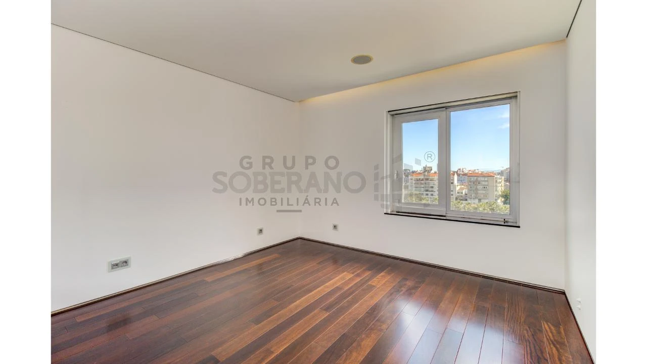 Apartamento T5 para Venda em Avenidas Novas Foto 17