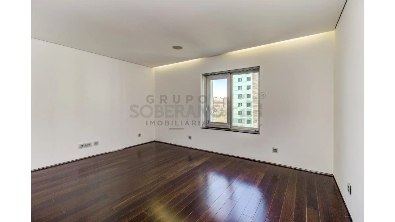 Apartamento T5 para Venda em Avenidas Novas Foto 22