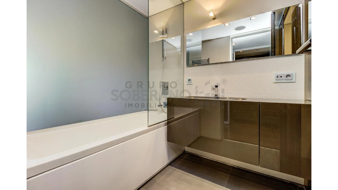 Apartamento T5 para Venda em Avenidas Novas Foto 24
