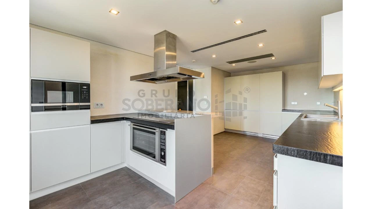 Apartamento T5 para Venda em Avenidas Novas Foto 28
