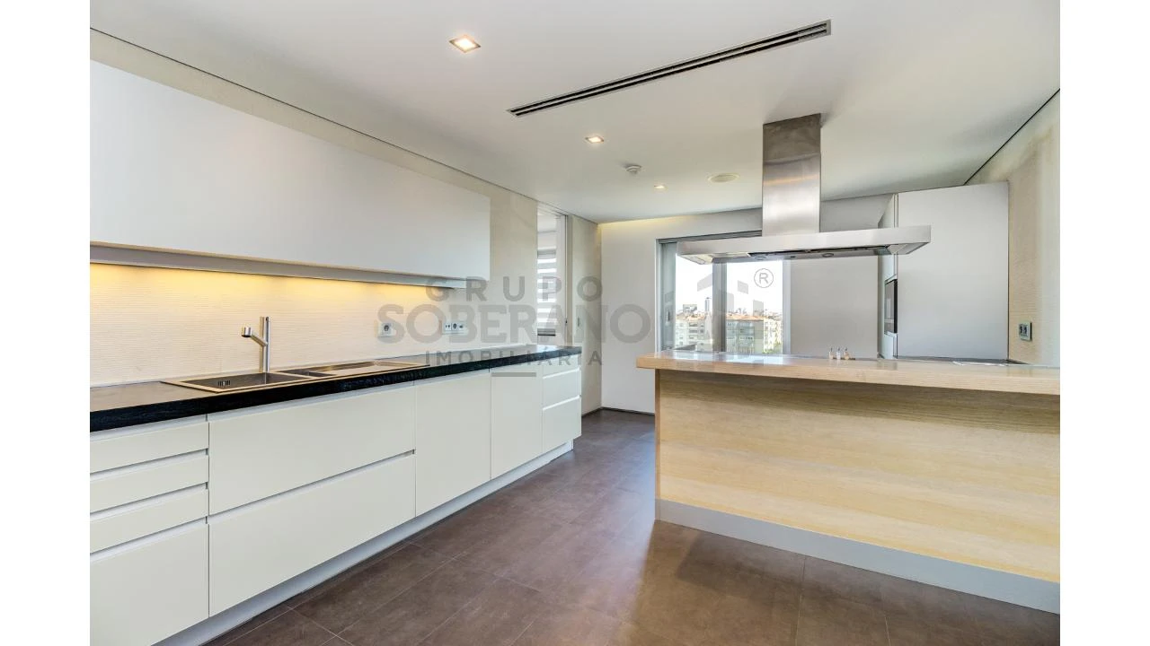 Apartamento T5 para Venda em Avenidas Novas Foto 29