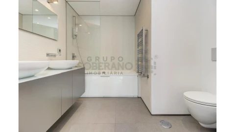 Apartamento T5 para Arrendamento em Avenidas Novas