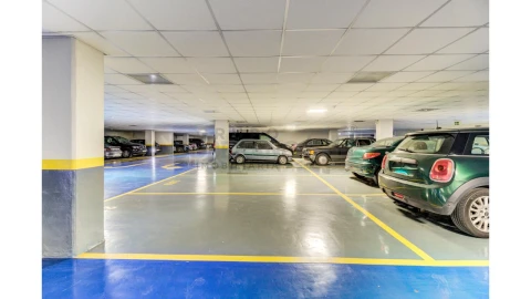 Apartamento T5 para Arrendamento em Avenidas Novas