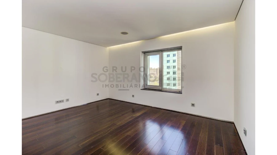 Apartamento T5 para Arrendamento em Avenidas Novas Foto 22