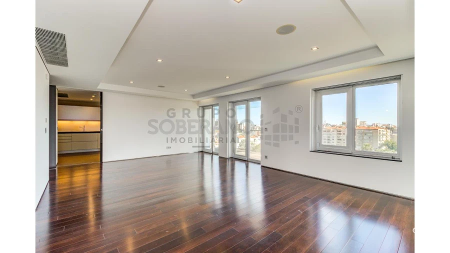 Apartamento T5 para Arrendamento em Avenidas Novas Foto 30