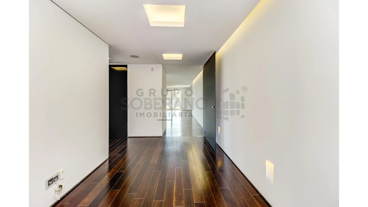Apartamento T5 para Arrendamento em Avenidas Novas Foto 2