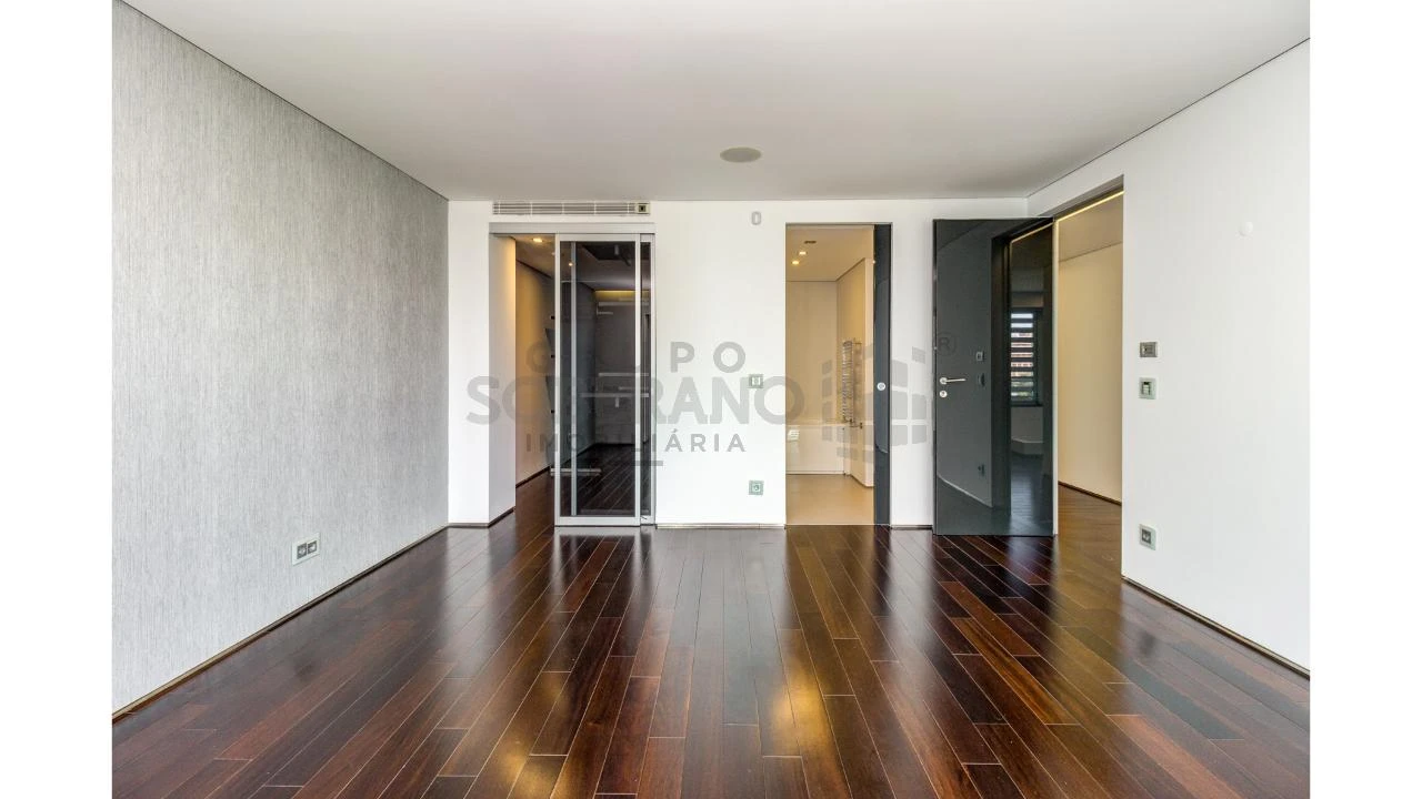 Apartamento T5 para Arrendamento em Avenidas Novas Foto 12