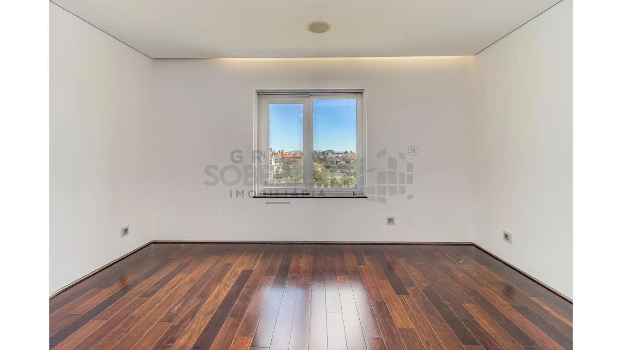Apartamento T5 para Arrendamento em Avenidas Novas Foto 15