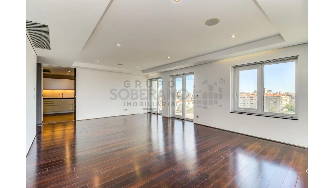 Apartamento T5 para Arrendamento em Avenidas Novas Foto 30