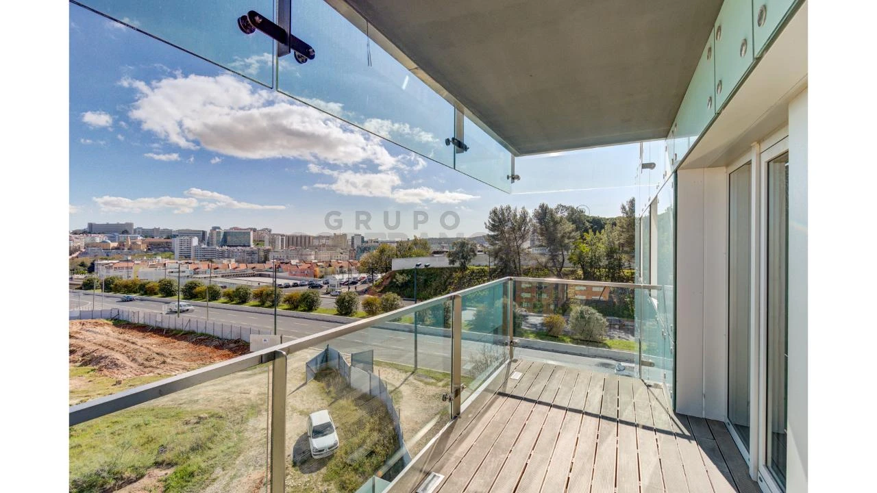 Apartamento T5 para Arrendamento em Avenidas Novas Foto 12