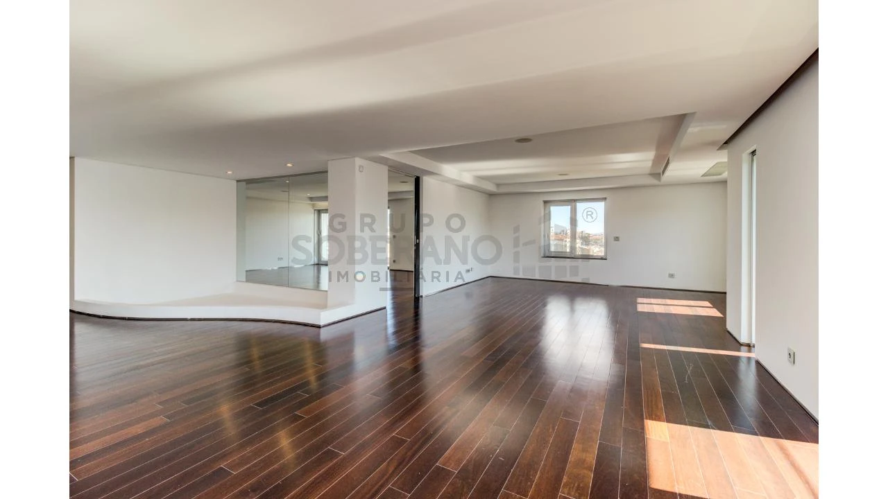 Apartamento T5 para Arrendamento em Avenidas Novas Foto 15
