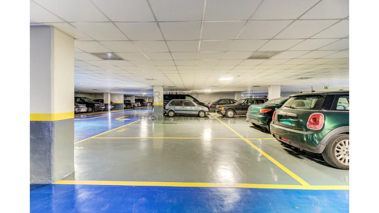 Apartamento T5 para Arrendamento em Avenidas Novas Foto 19