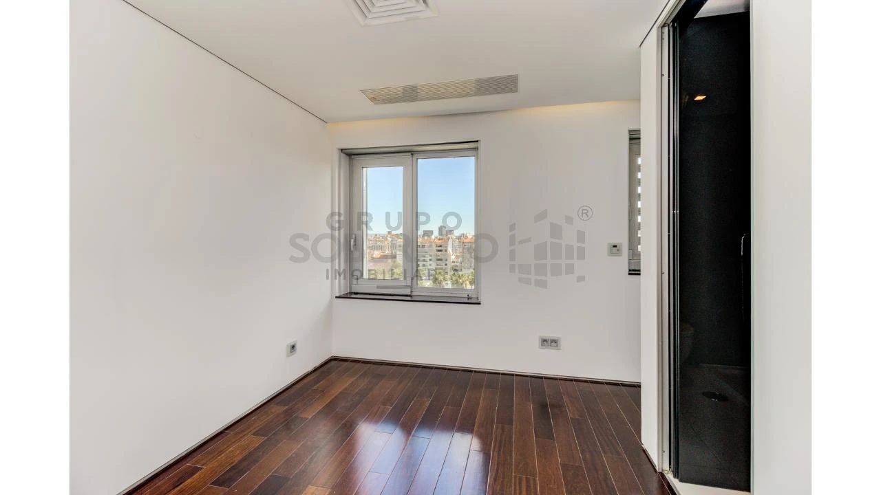 Apartamento T5 para Arrendamento em Avenidas Novas Foto 25