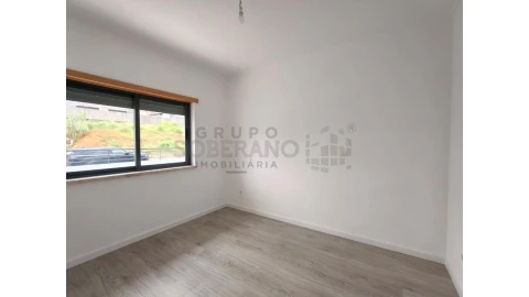 Moradia T5 para Venda em Laranjeiro e Feijó