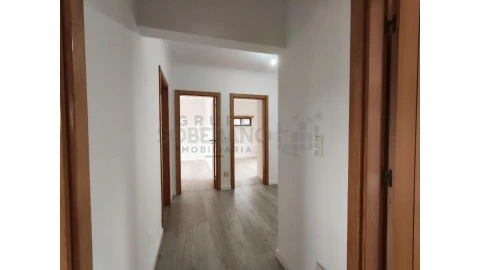 Moradia T5 para Venda em Laranjeiro e Feijó