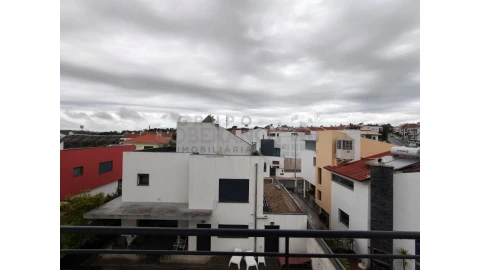 Moradia T5 para Venda em Laranjeiro e Feijó