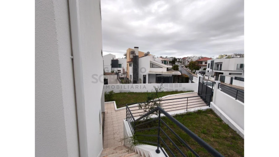 Moradia T5 para Venda em Laranjeiro e Feijó Foto 13