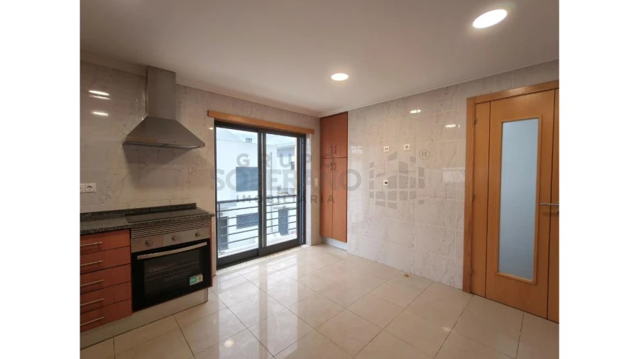 Moradia T5 para Venda em Laranjeiro e Feijó Foto 4