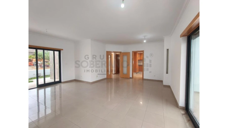 Moradia T5 para Venda em Laranjeiro e Feijó Foto 5