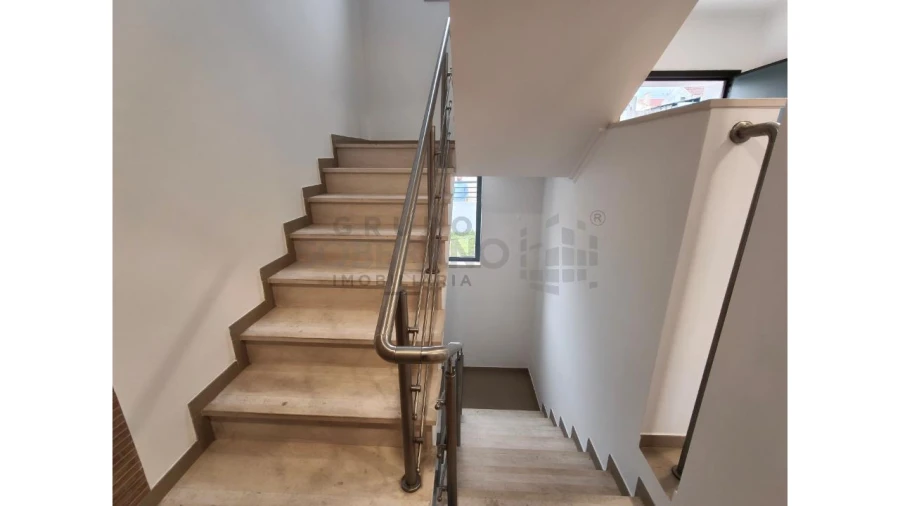 Moradia T5 para Venda em Laranjeiro e Feijó Foto 21