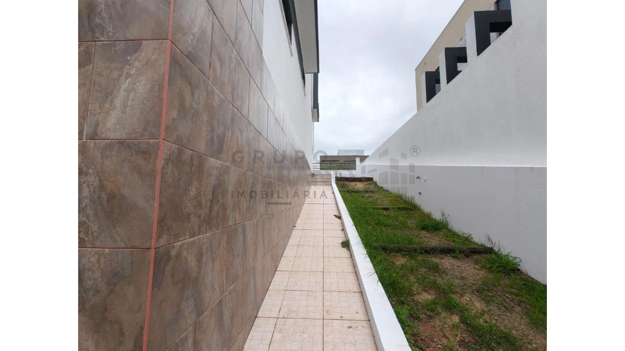 Moradia T5 para Venda em Laranjeiro e Feijó Foto 16