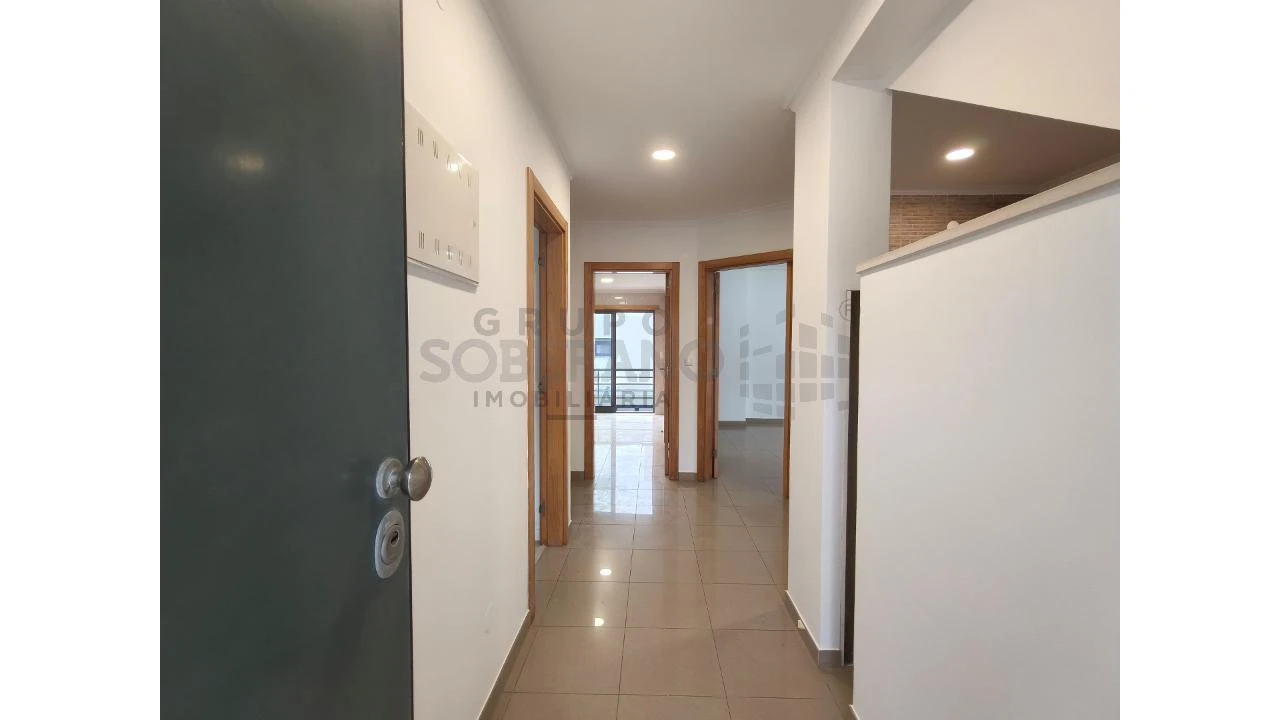 Moradia T5 para Venda em Laranjeiro e Feijó Foto 17