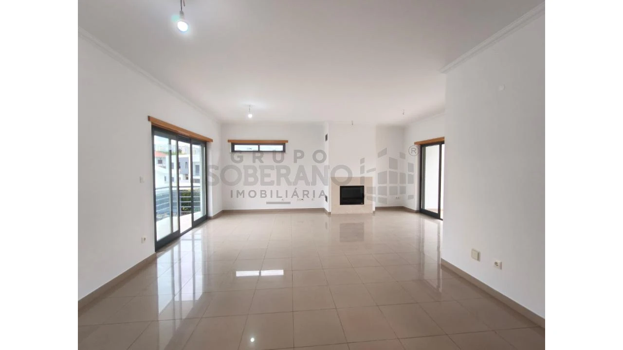Moradia T5 para Venda em Laranjeiro e Feijó Foto 6