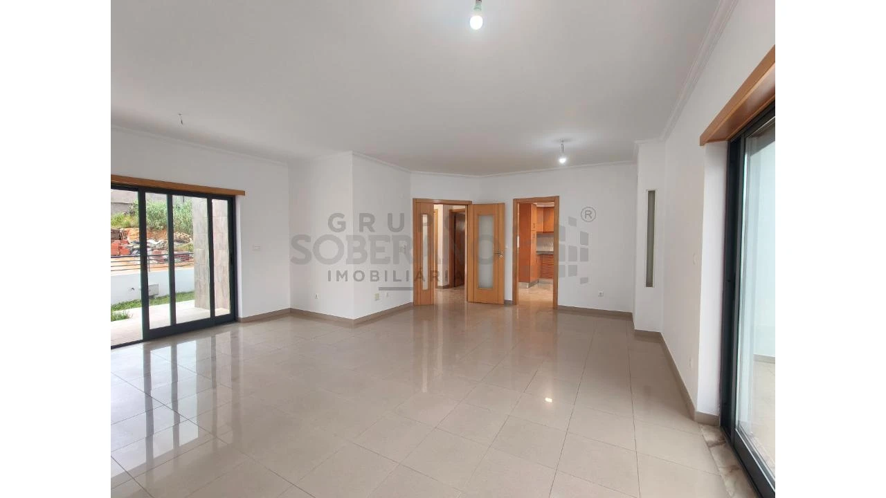 Moradia T5 para Venda em Laranjeiro e Feijó Foto 5