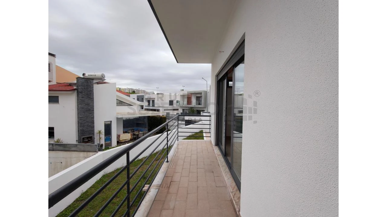 Moradia T5 para Venda em Laranjeiro e Feijó Foto 8