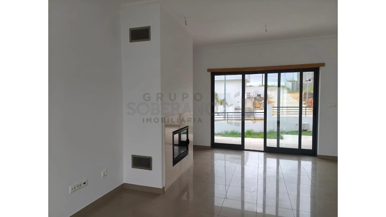 Moradia T5 para Venda em Laranjeiro e Feijó Foto 7