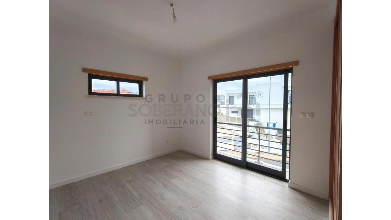 Moradia T5 para Venda em Laranjeiro e Feijó Foto 22