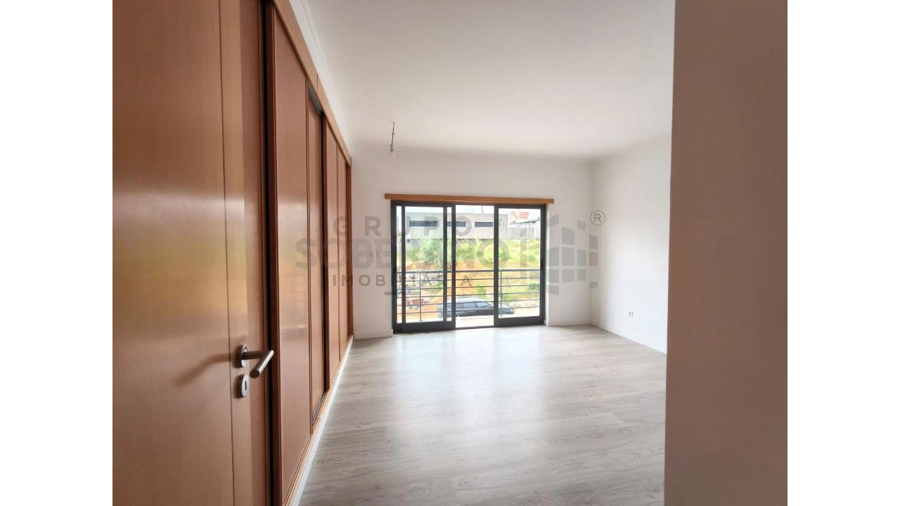 Moradia T5 para Venda em Laranjeiro e Feijó Foto 24
