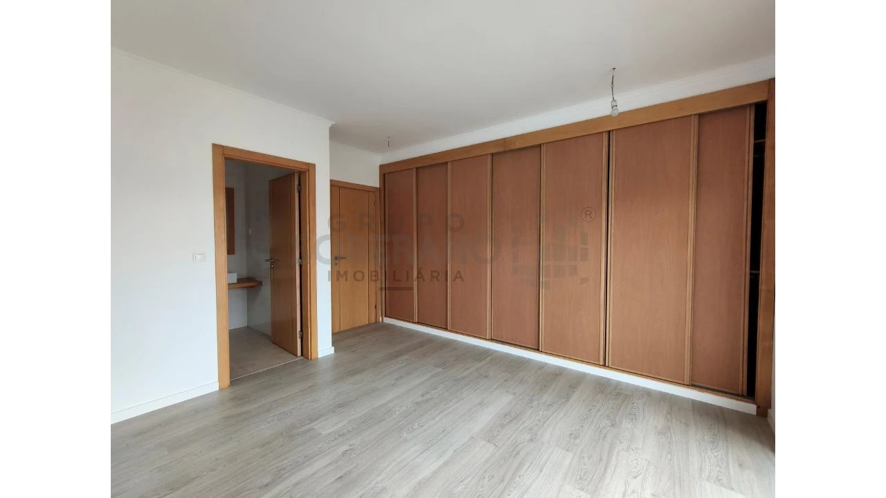 Moradia T5 para Venda em Laranjeiro e Feijó Foto 25