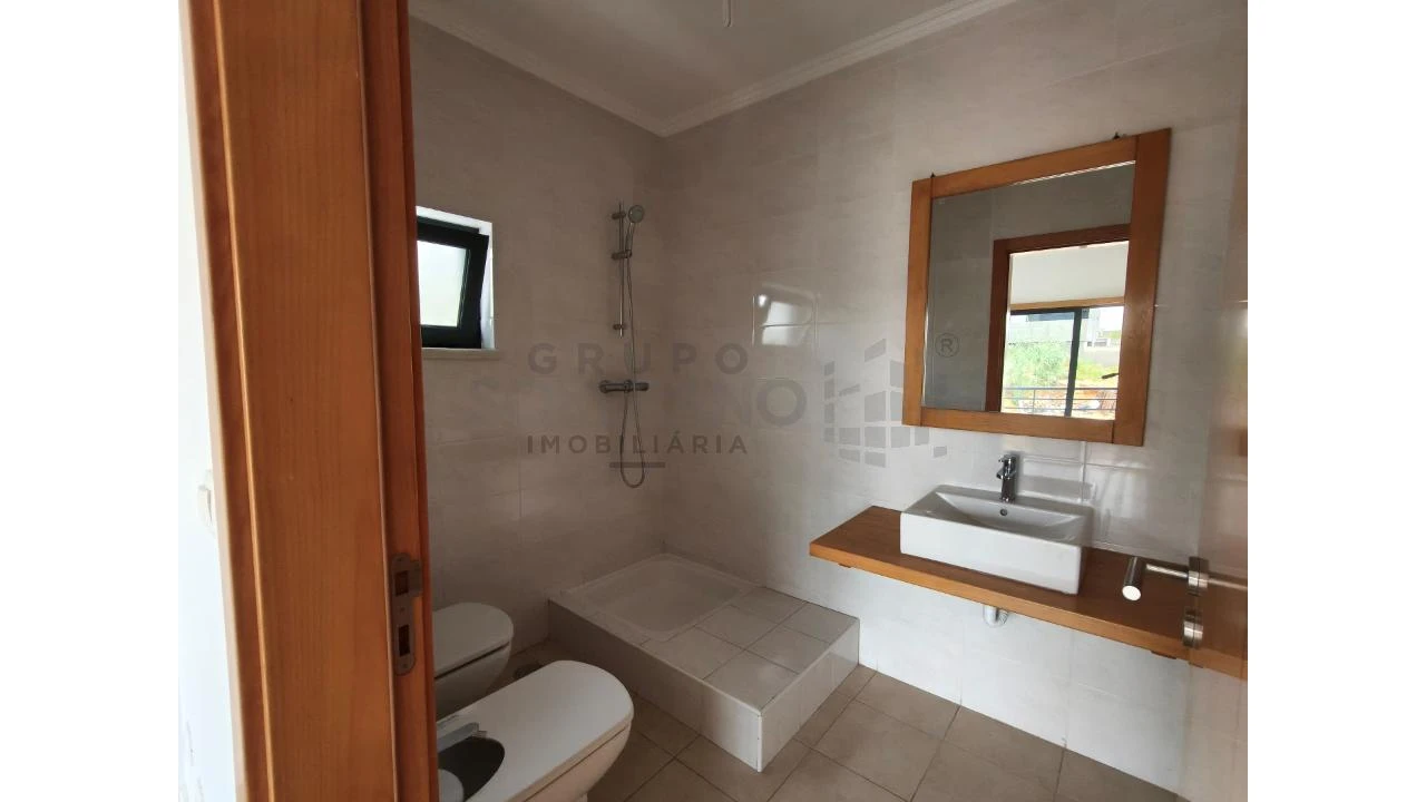 Moradia T5 para Venda em Laranjeiro e Feijó Foto 27