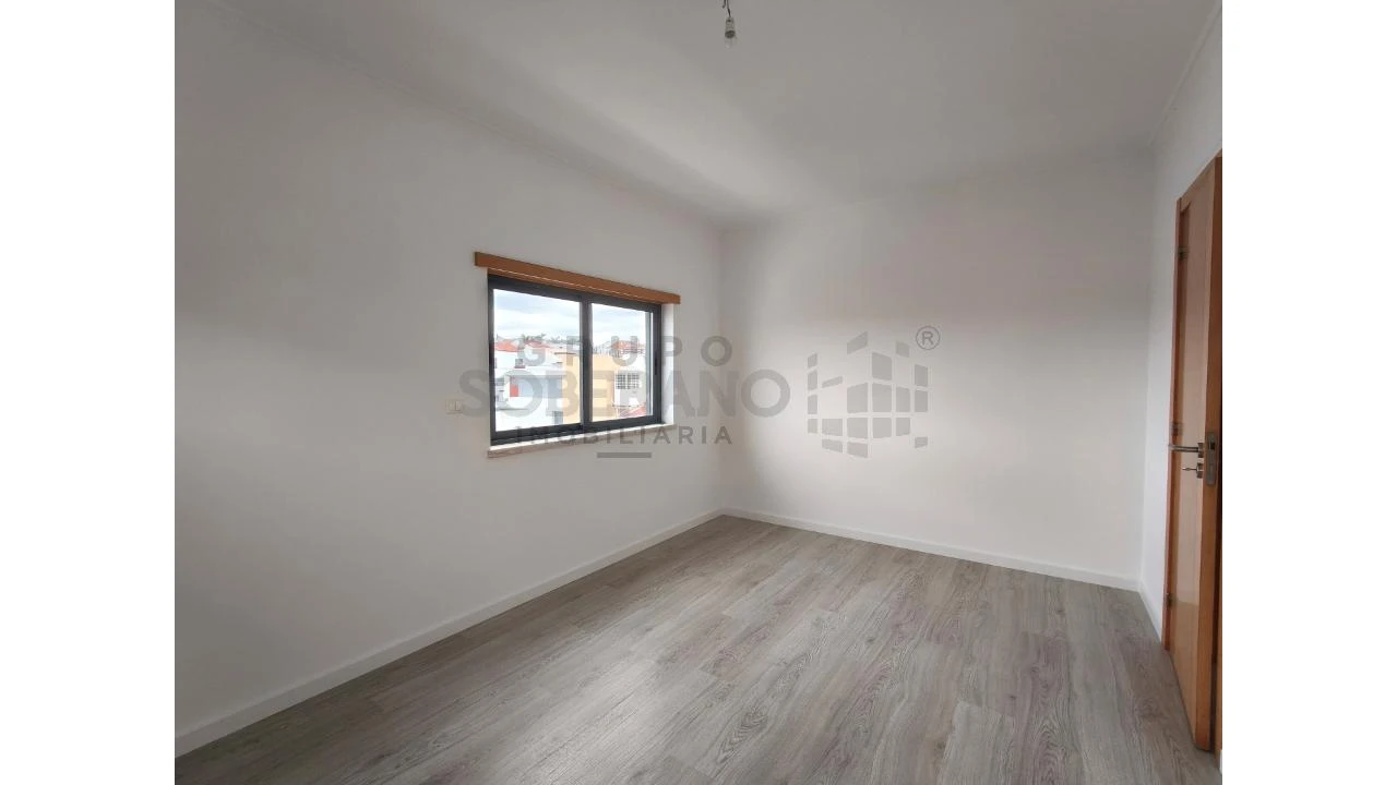 Moradia T5 para Venda em Laranjeiro e Feijó Foto 30