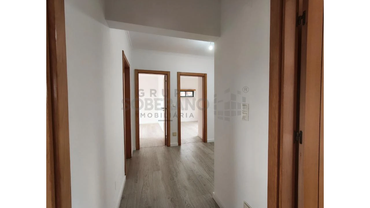 Moradia T5 para Venda em Laranjeiro e Feijó Foto 31