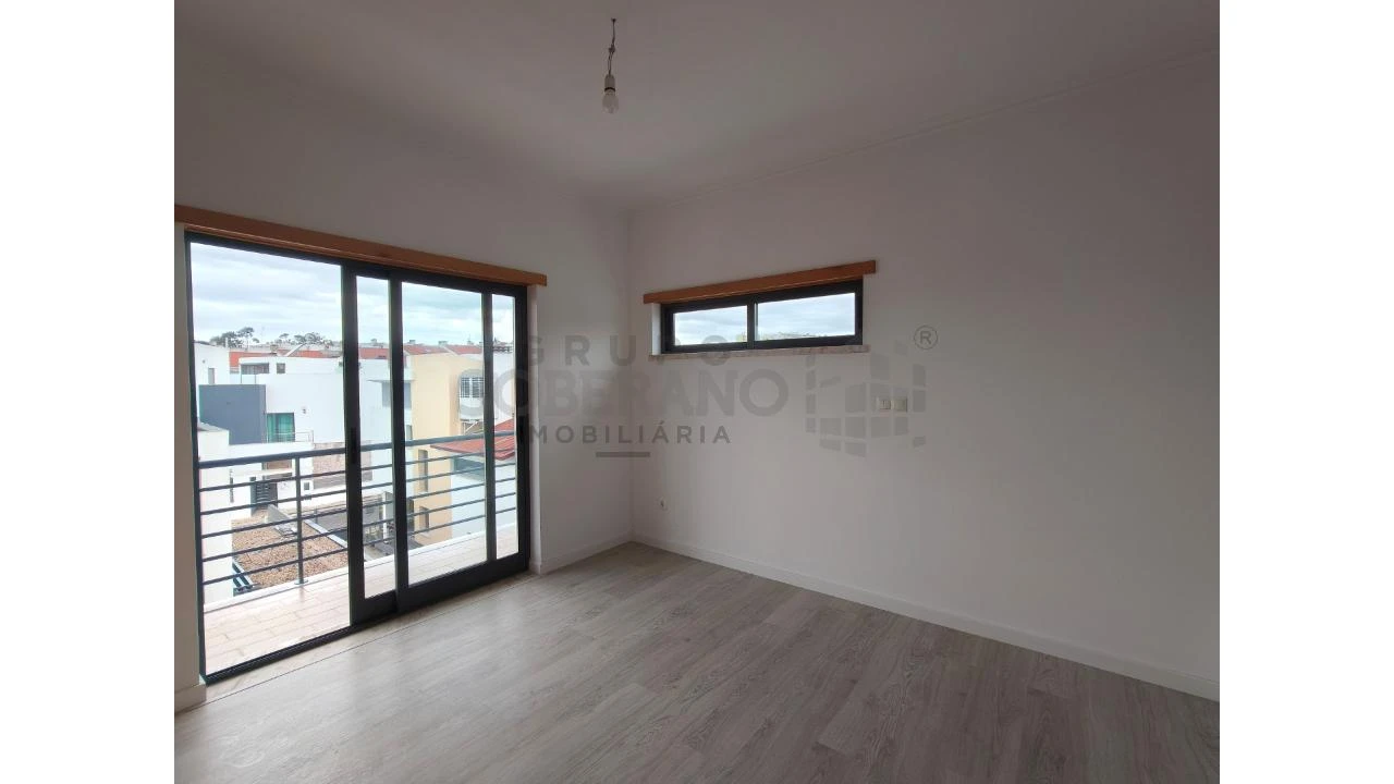 Moradia T5 para Venda em Laranjeiro e Feijó Foto 33