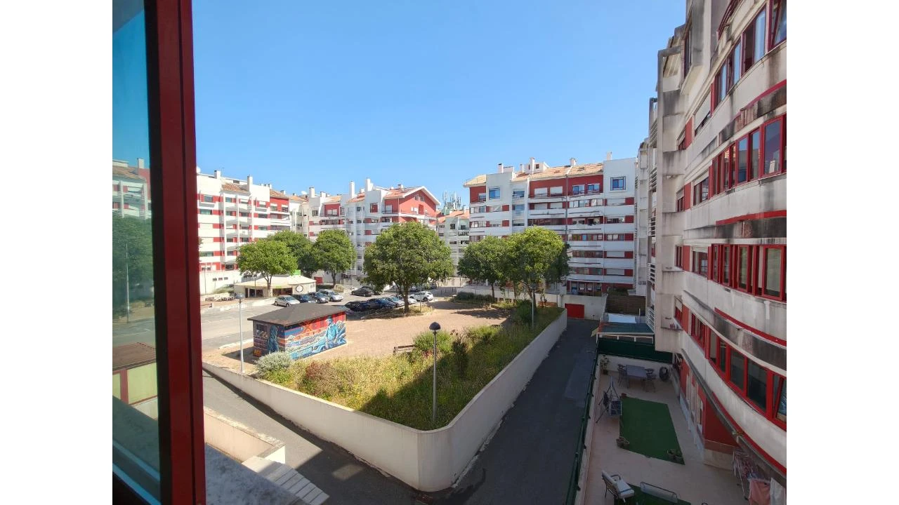 Apartamento T2 para Venda em Algueirão-Mem Martins Foto 1
