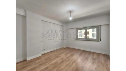 Apartamento T3 para Venda em Benfica