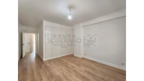 Apartamento T3 para Venda em Benfica