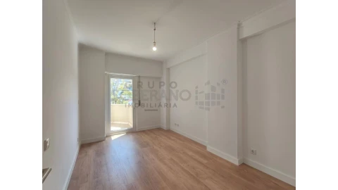Apartamento T3 para Venda em Benfica