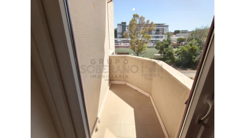Apartamento T3 para Venda em Benfica